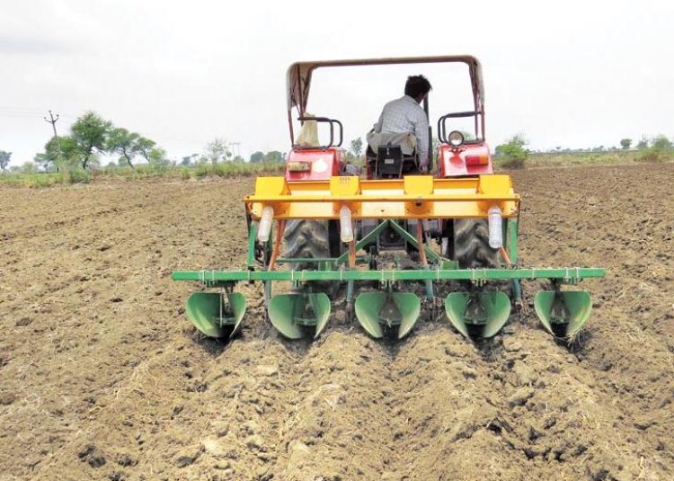 नर्मदापुरम में किसानों को खल रही खाद की कमी